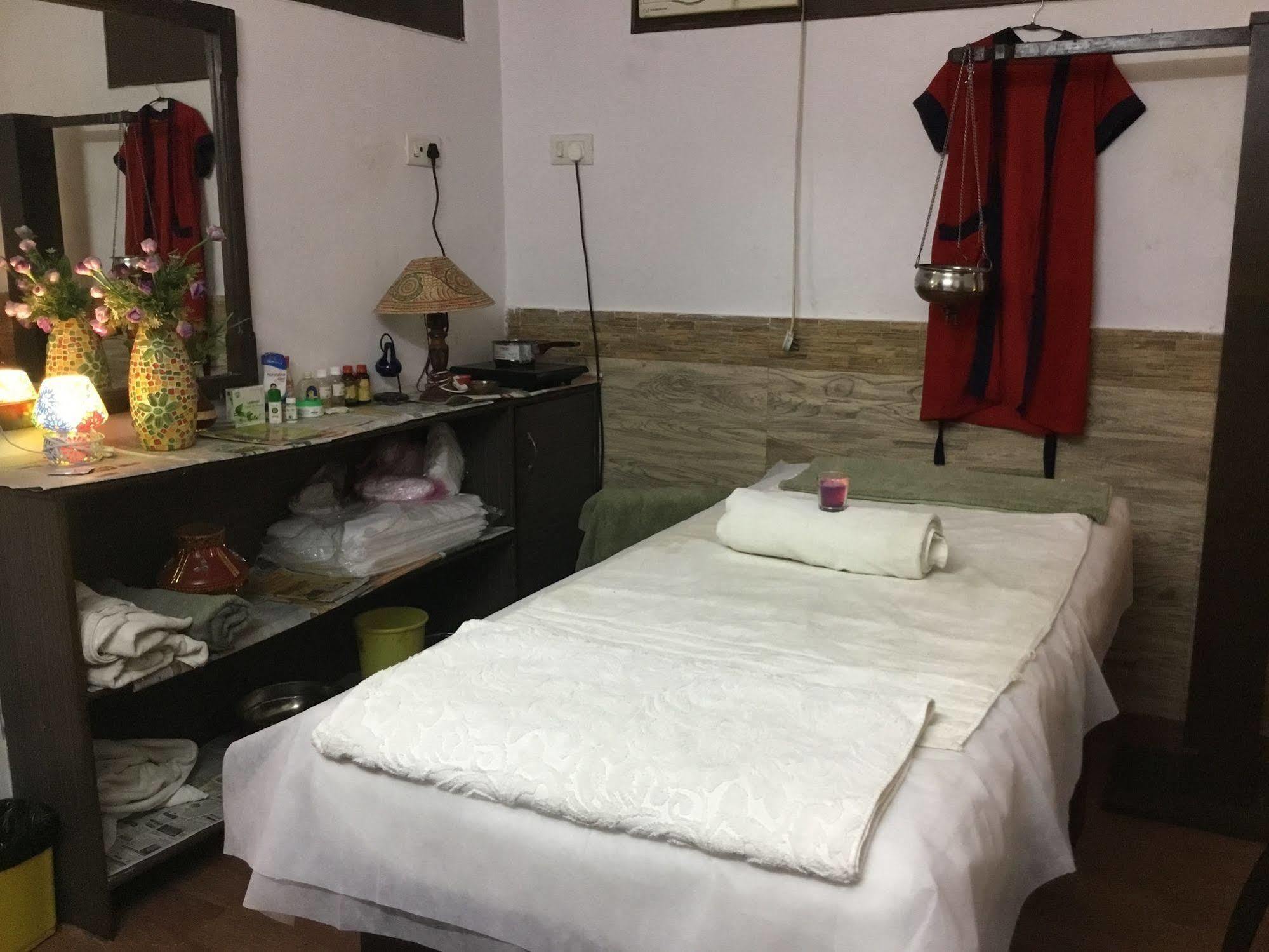Hotel Ganesha Inn Tapovan Екстериор снимка