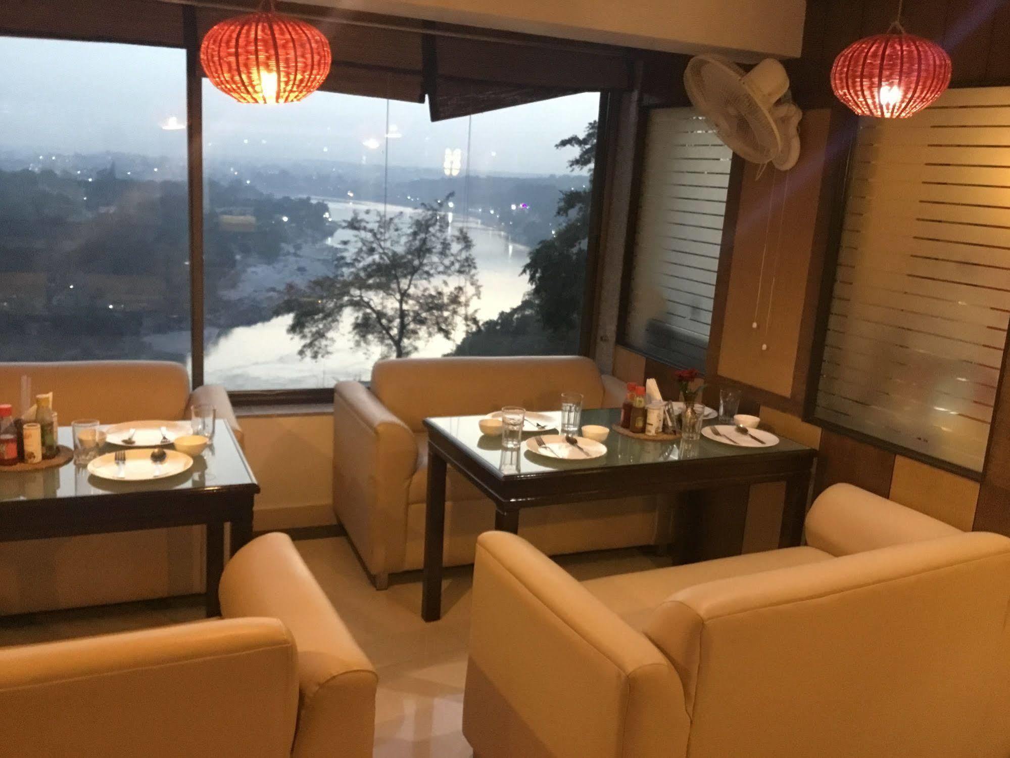 Hotel Ganesha Inn Tapovan Екстериор снимка