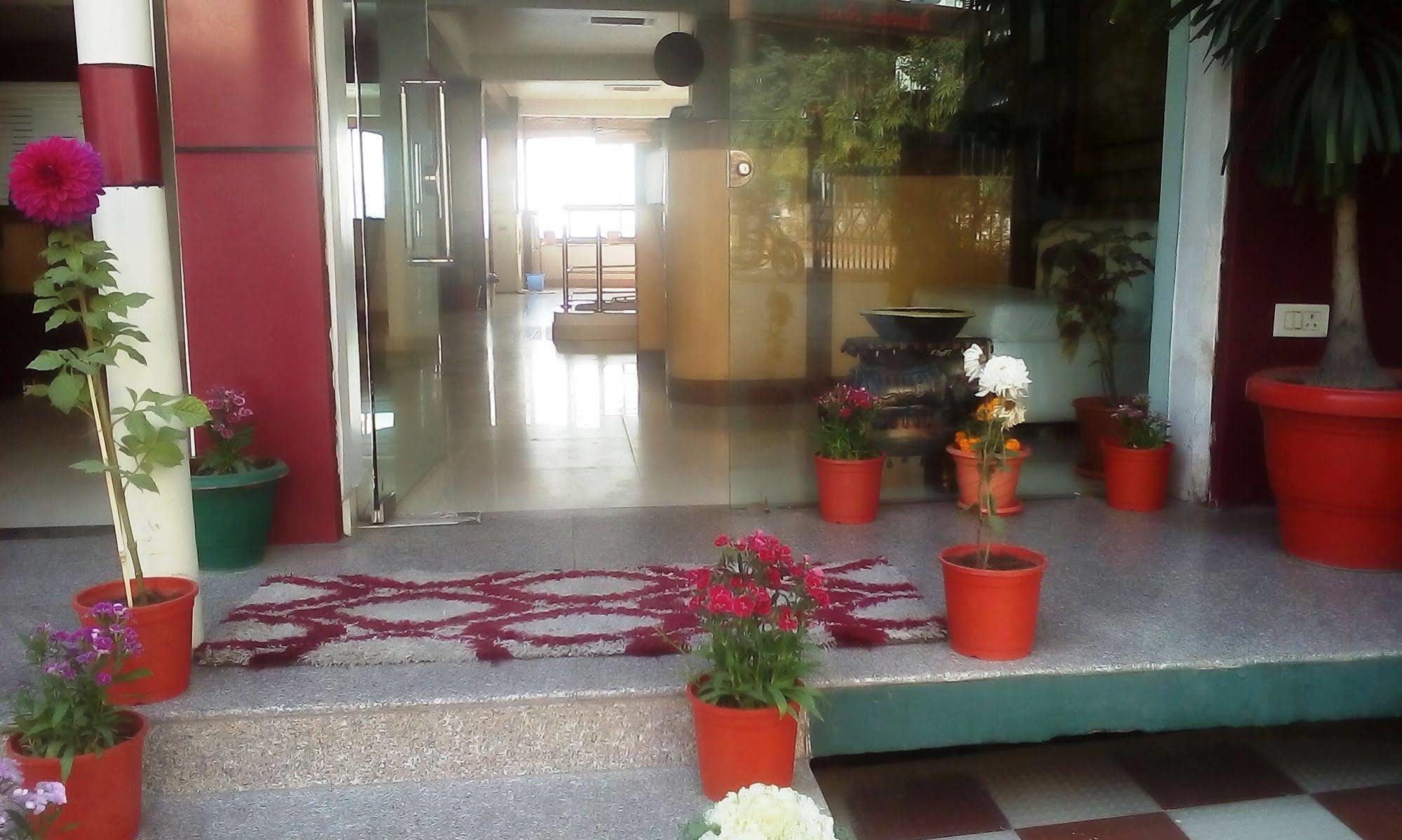 Hotel Ganesha Inn Tapovan Екстериор снимка